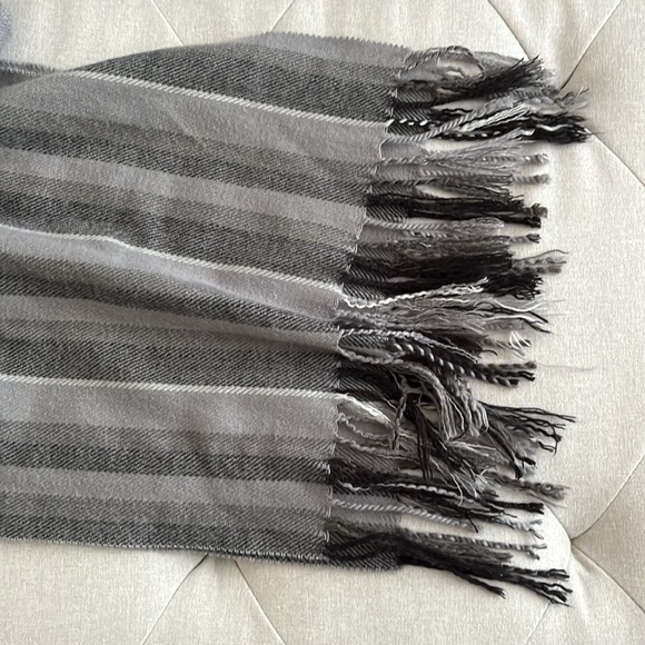 Scarf printed shawl gray black - Picture 5 of 6